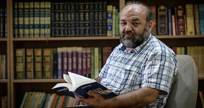 İhsan Eliaçık'a Kayseri Kitap Fuarı'nda saldırı!