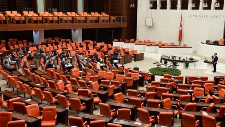 CHP'den protesto: Sabaha kadar Meclis'te kalacaklar...