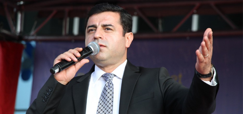 Demirtaş: Vekillerimiz zorla getirme kararına fiziki olarak direnmez ama seçmen vekillerine sahip çıkacaktır