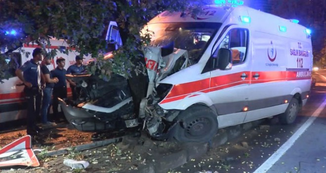 Hasta taşıyan ambulans kaza yaptı: 6 yaralı