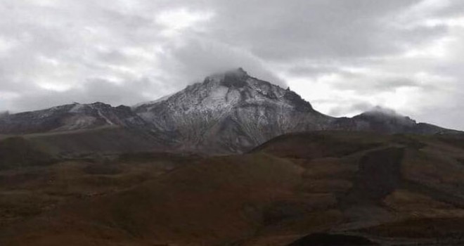 Erciyes'e mevsimin ikinci karı yağdı