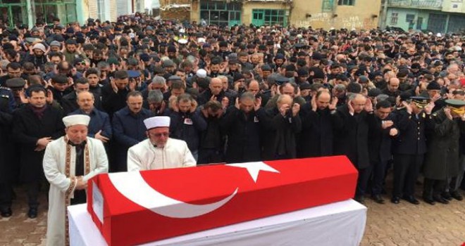 Rehine operasyonunda şehit olan polis memuru, gözyaşlarıyla uğurlandı