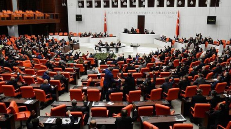 Meclis'te HDP ile MHP arasında çok sert tartışma...