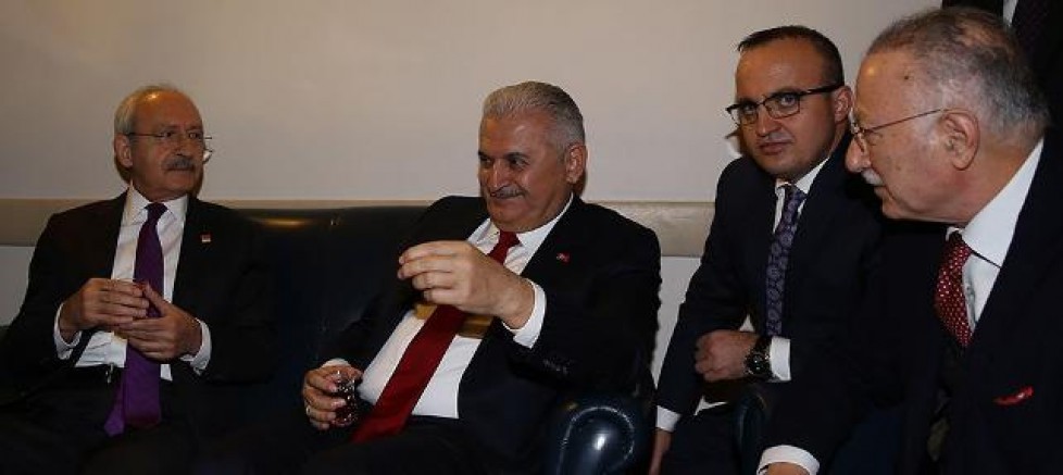 Meclis'te sürpriz görüşme... Kılıçdaroğlu'ndan Yıldırım'a: Bu teklifi çekseniz ortam yumuşar